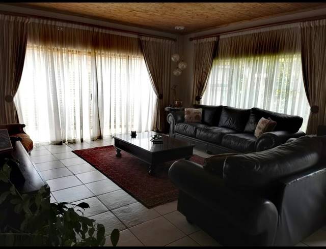 3 BEDROOM HOUSE FOR SALE IN DERSLEY